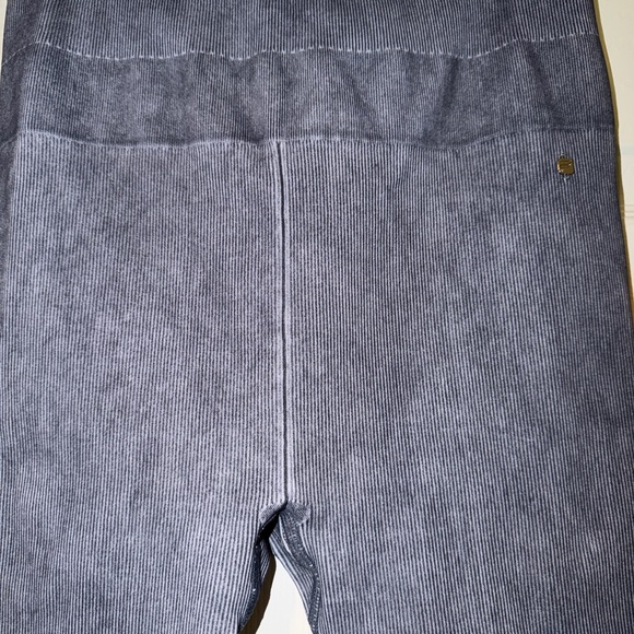 Fabletics Gray Ribbed Leggings - Picture 2 of 6